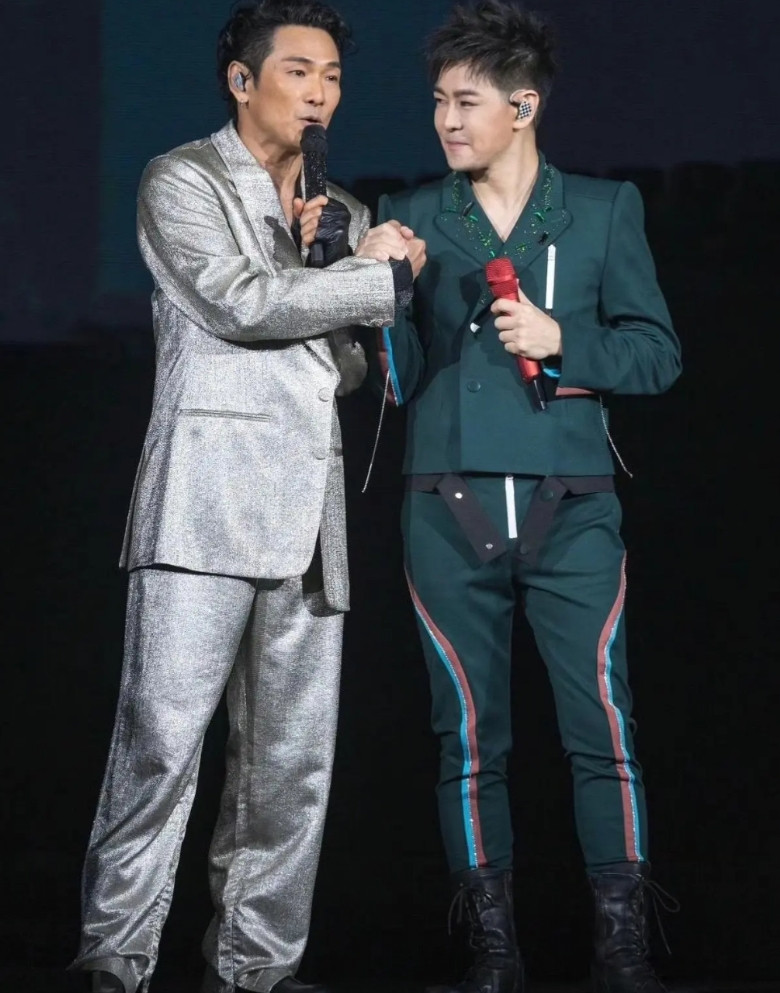 杜德伟邀请林志颖参加演唱会，但林志颖的粉丝估计恨死杜德伟了，原因很简单，杜德伟虽