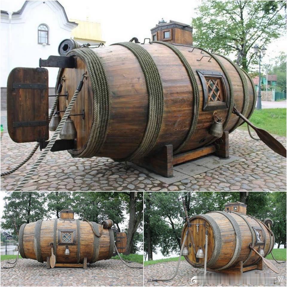 烽火问鼎计划每天认识一件新兵器俄罗斯第一艘潜艇，位于俄罗斯圣彼得堡。该潜艇于