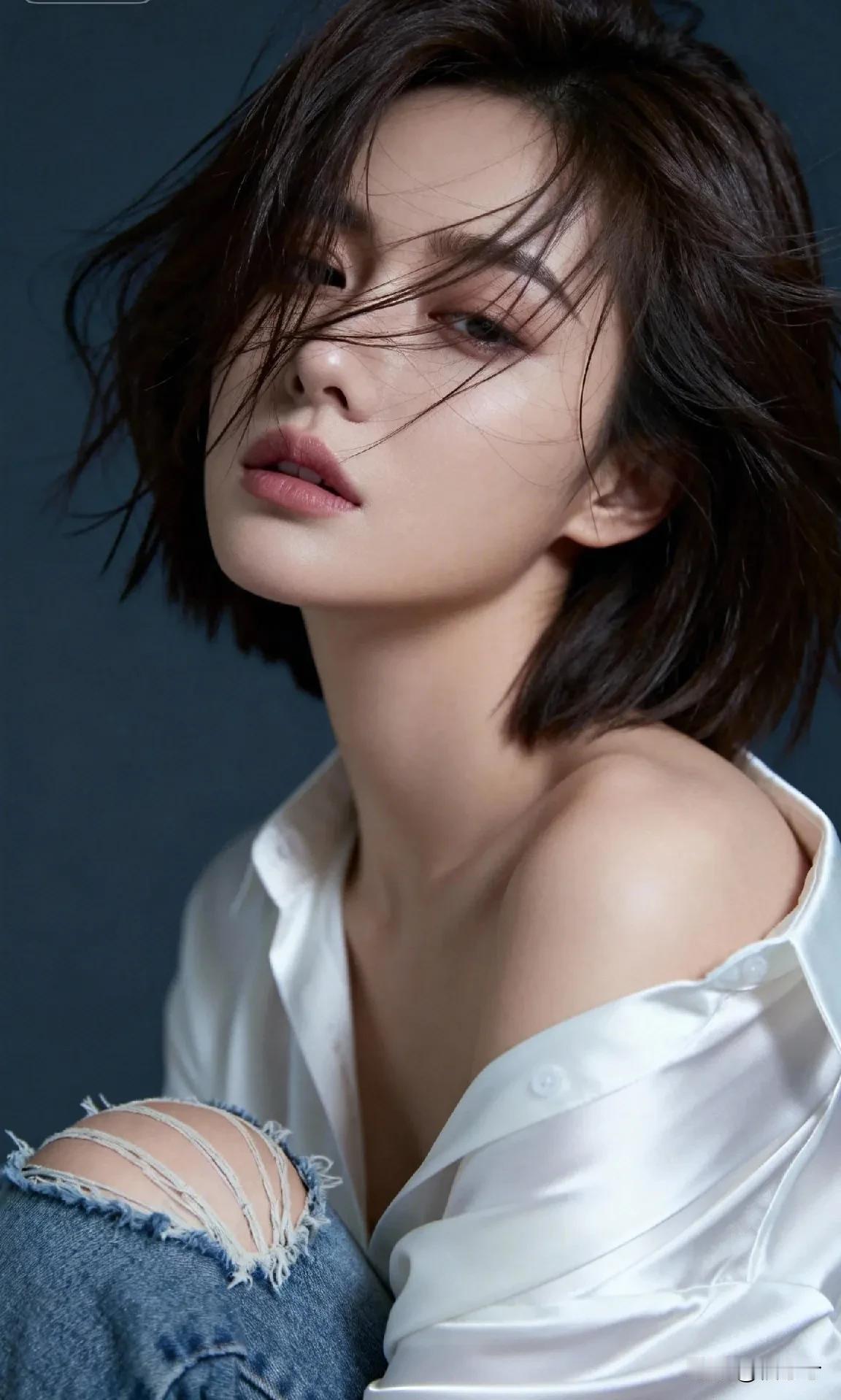 走过春去秋来，看过花开花落，尝过悲欢离合，品过柴米油盐。时光轻轻流淌，不