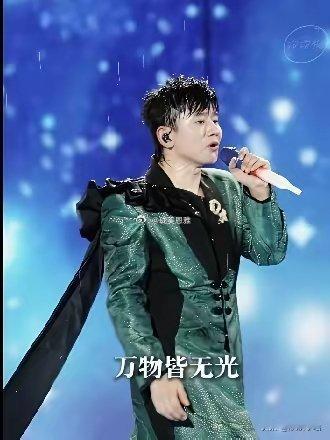 张杰心里苦啊明明这么努力拼命地打扮自己可还是被人说土