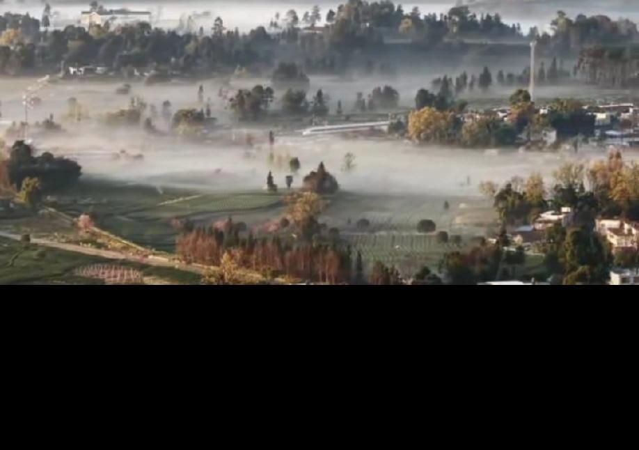 火上央视了！绝美！当高铁驶入“千里江山图”……这是只有中国才有的浪漫，朝霞