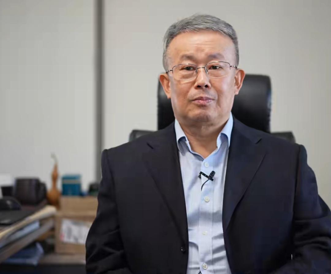 项立刚自言不惧罗永浩。近日，罗永浩先生评价5G真没什么用。这话被项立刚先生知道了