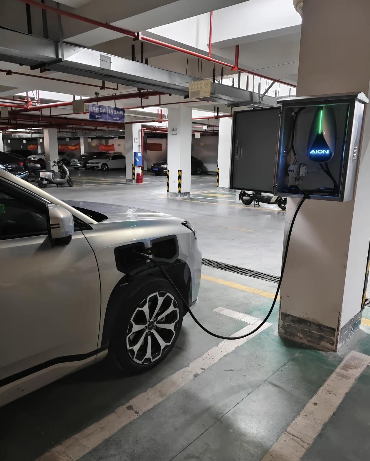 开油车的老哥们，这回怕是要躲在车里抽闷烟了。一纸死命令砸下来：4月1号起，党政机