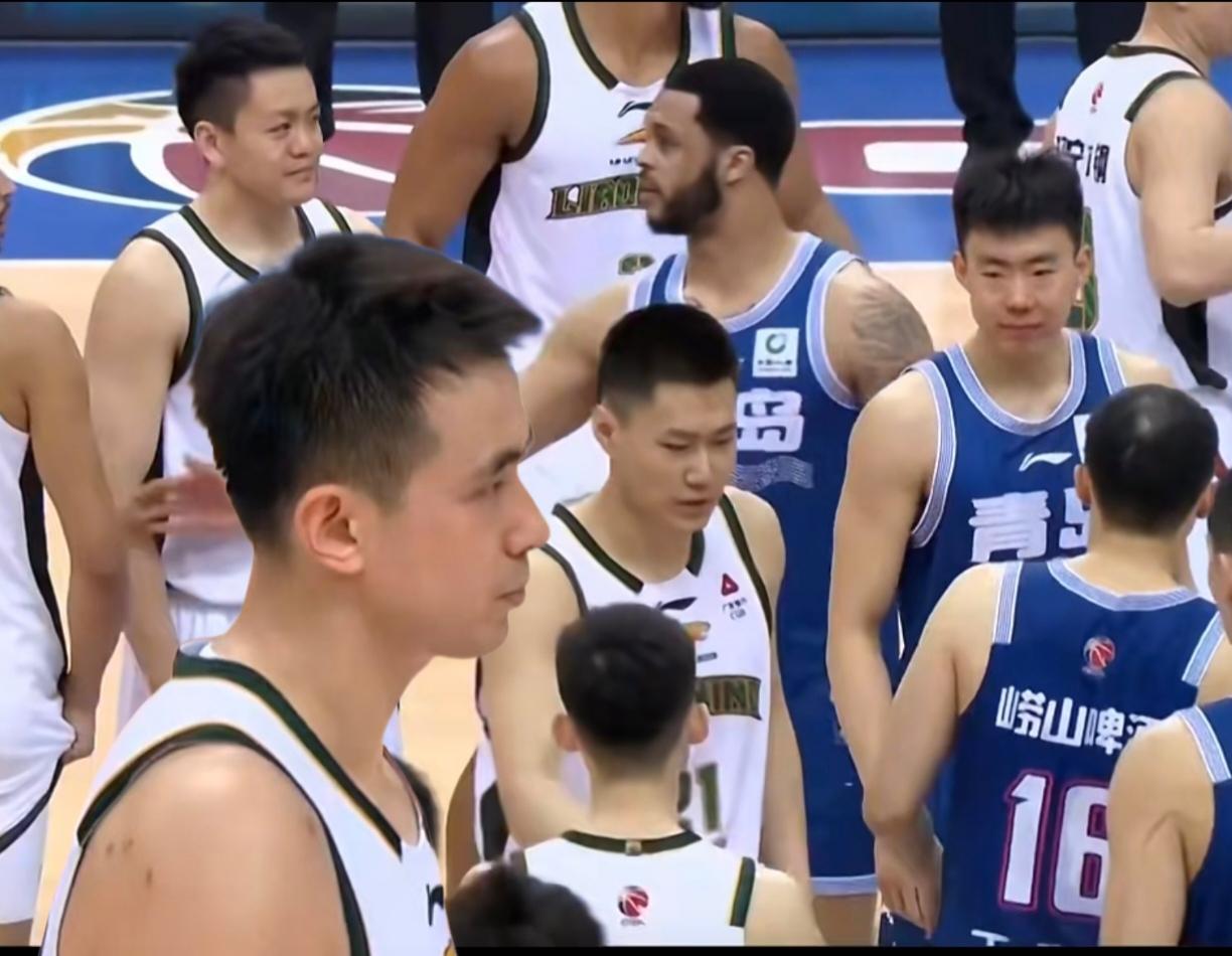 赵继伟现在已经31岁了，近两年又饱受伤病困扰，他的接班人到底是谁呢？鄢手骐指望不