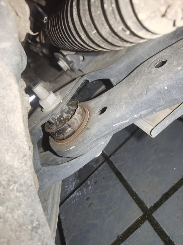 底盘下面咯吱响我的秦用了一年，跑了一万四公里了，月初做了保养，做完保养没几天就