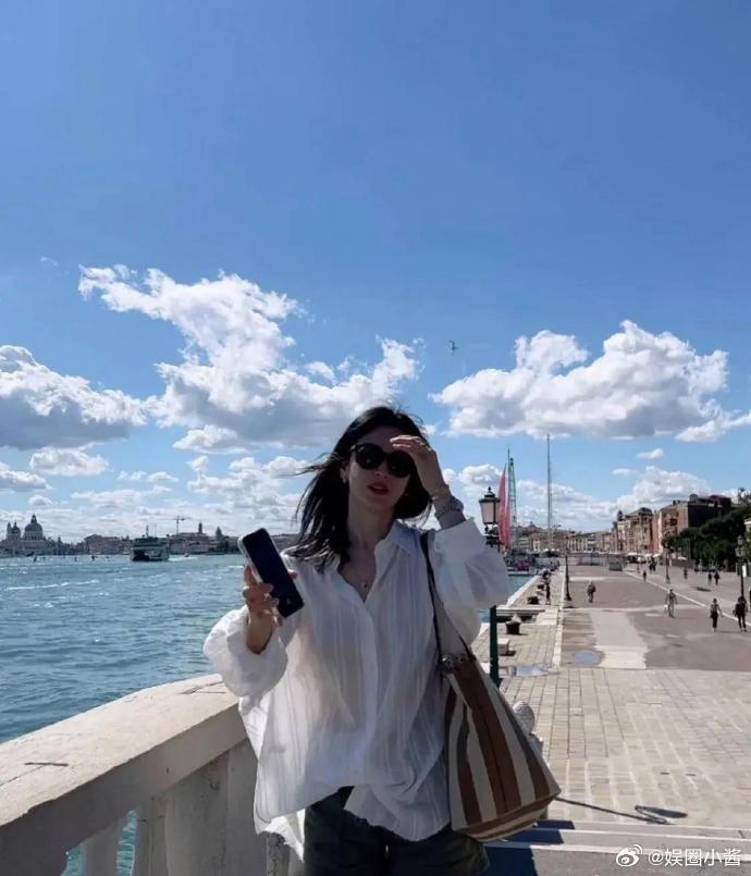 42岁宋慧乔晒威尼斯旅游照，网友怒赞：她现在有一种死了老公的美​​​