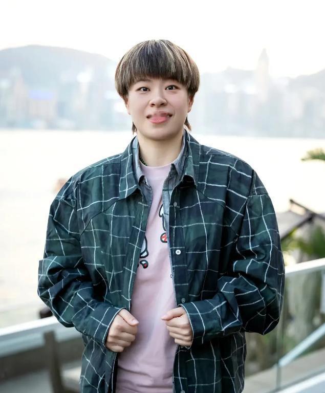 网友起哄让方博去追王艺迪，方博的回应堪称高情商典范：“你们别带这节奏了，首先大迪