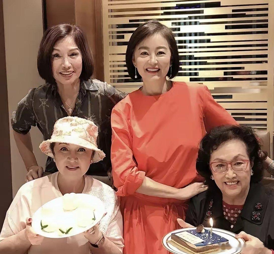 果然面相是会骗人的，葛兰就是个例子，她5年前的面容还是很圆润的，可没想到，才过了