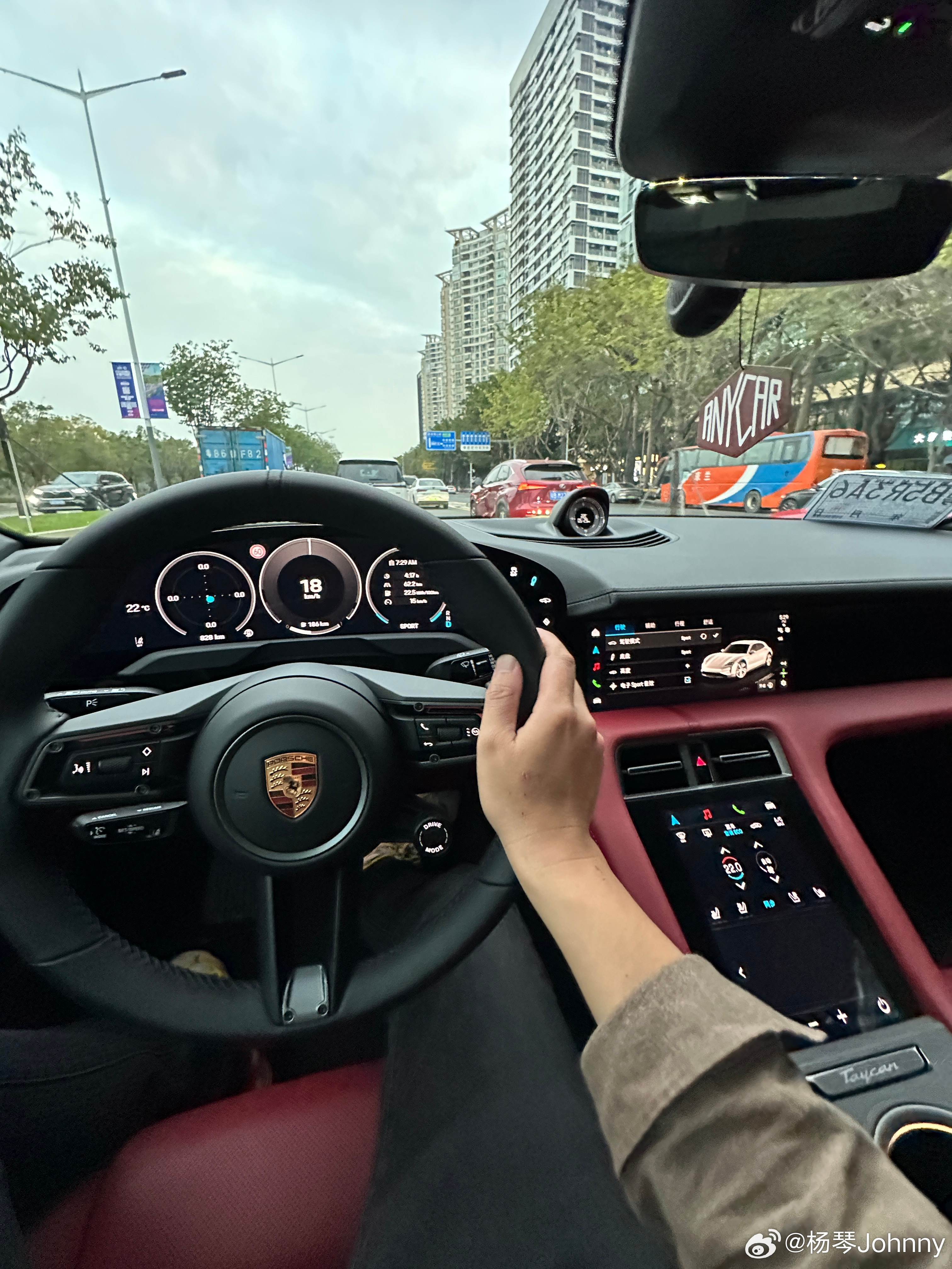 我发现这两年新能源轿车做旅行版都卖的挺好甚至比轿车量还大蔚来ET5到ET5T极氪