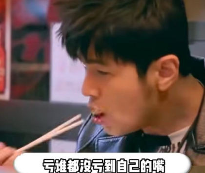 谁懂周杰伦的吃货执念！从巴黎面馆到节目寻味，甜品、海鲜、家常菜来者不拒，甚至为吃