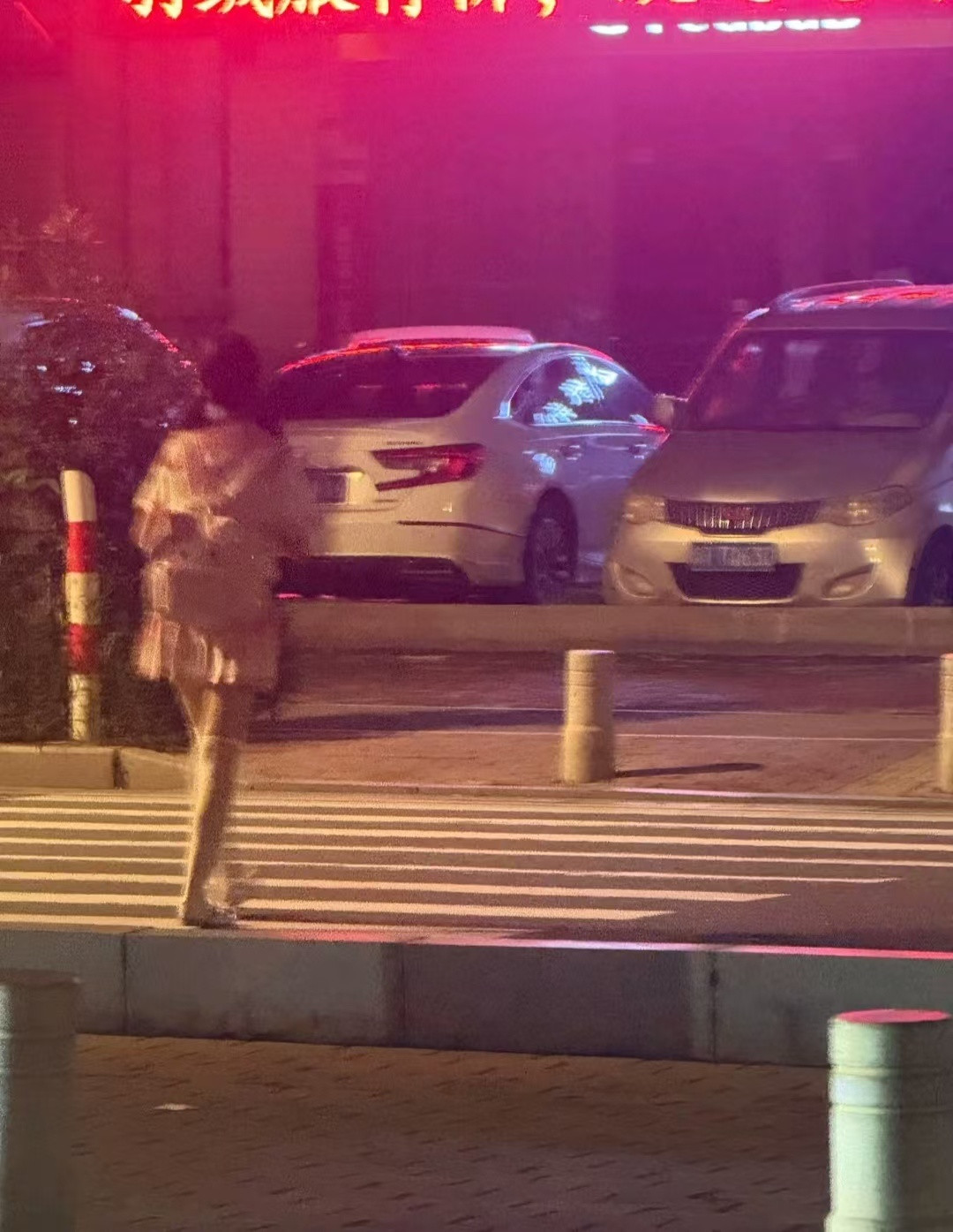 送人离开时要等对方彻底看不见才能走
