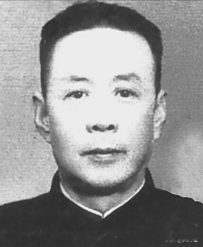 1939年12月，国军中将陈铁，在山西晋城设宴款待彭德怀，席间，陈铁的夫人在倒茶