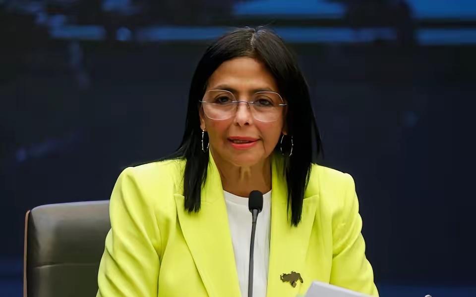 路透社援引消息人士的报道，委内瑞拉副总统德尔西·罗德里格斯已经到了俄罗斯。