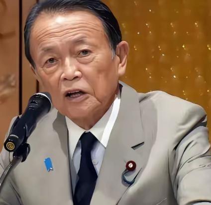 万万没想到，之前还力挺高市早苗的麻生太郎，居然公开批评高市早苗了！在近期，