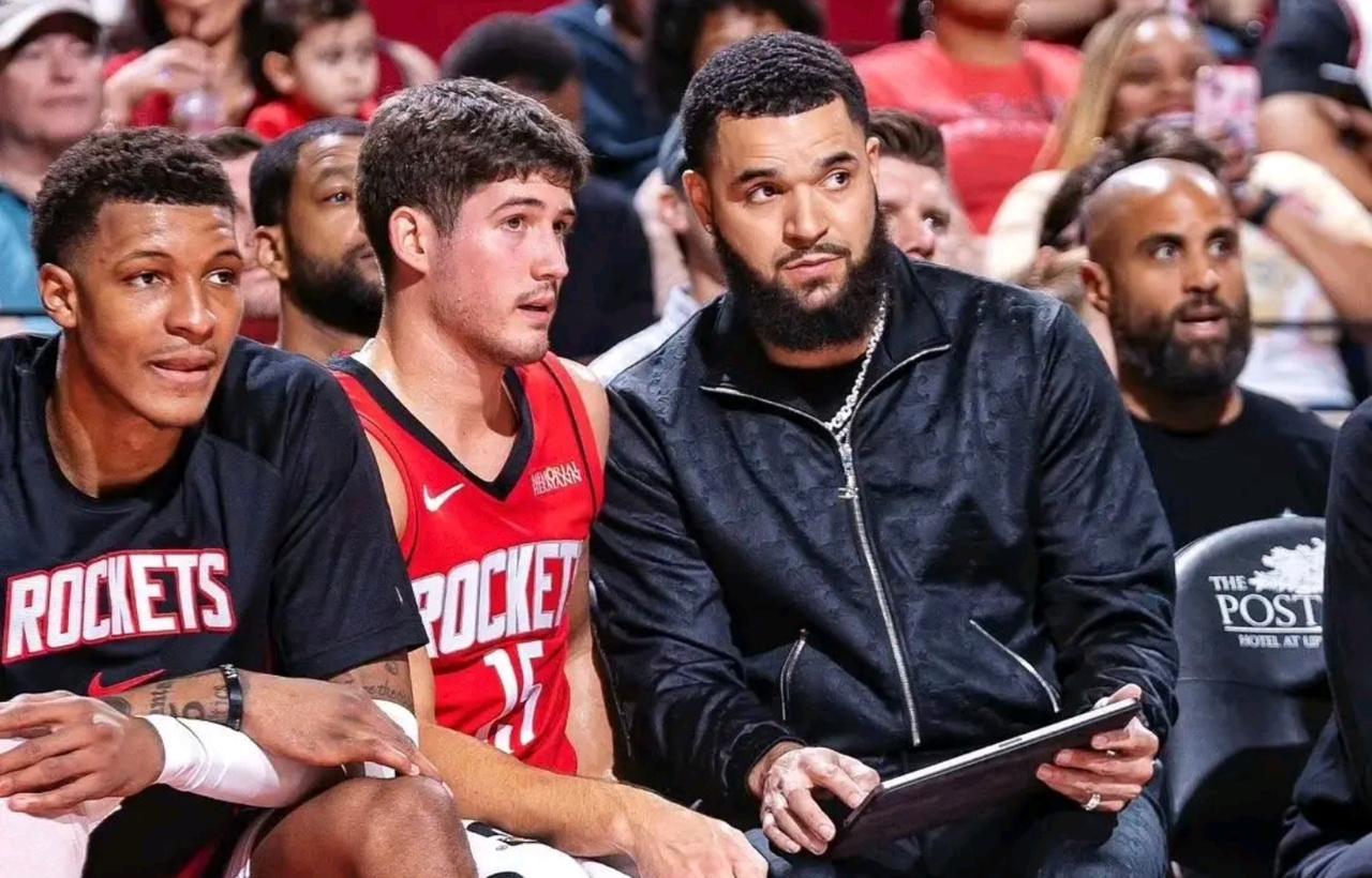 老范在挤掩护方面，狄龙在换防的多功能性，都是防守端重要的贡献，打骑士竟然让谢泼德