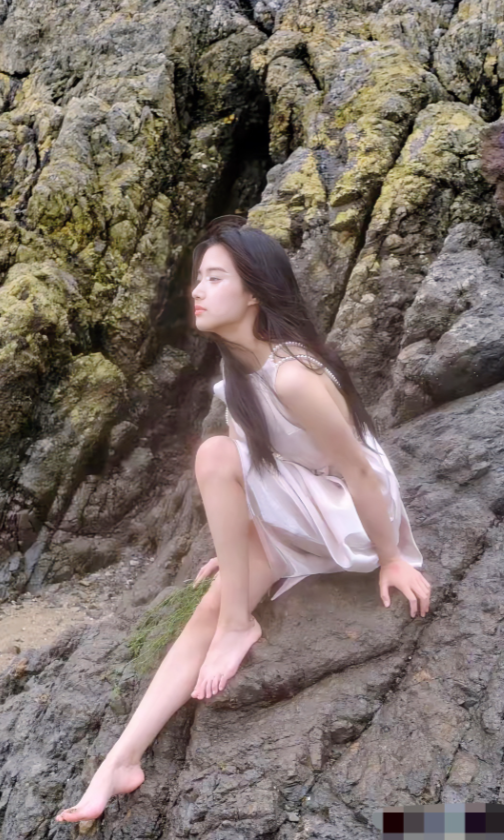 卢昱晓，165cm，脚丫完美