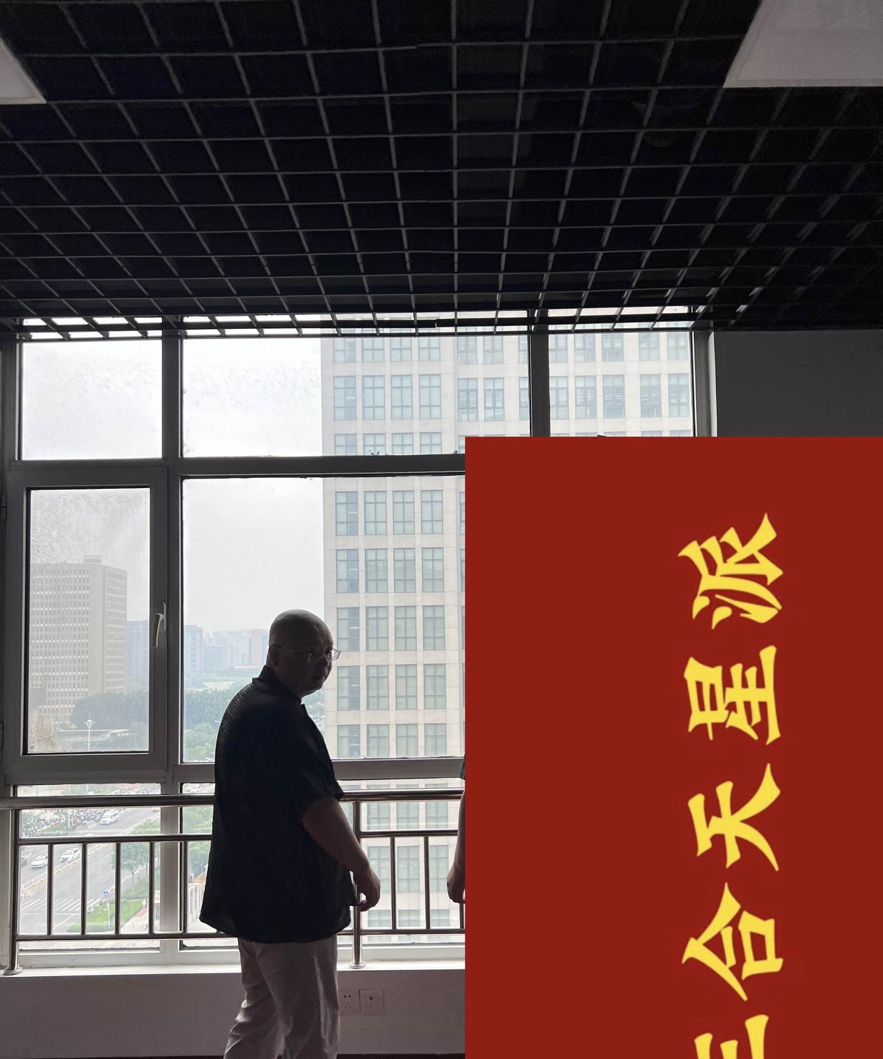 大门，窗户，阳台门，开门见到天斩煞，均为不利！距离越近，同时视觉上形成高压，则