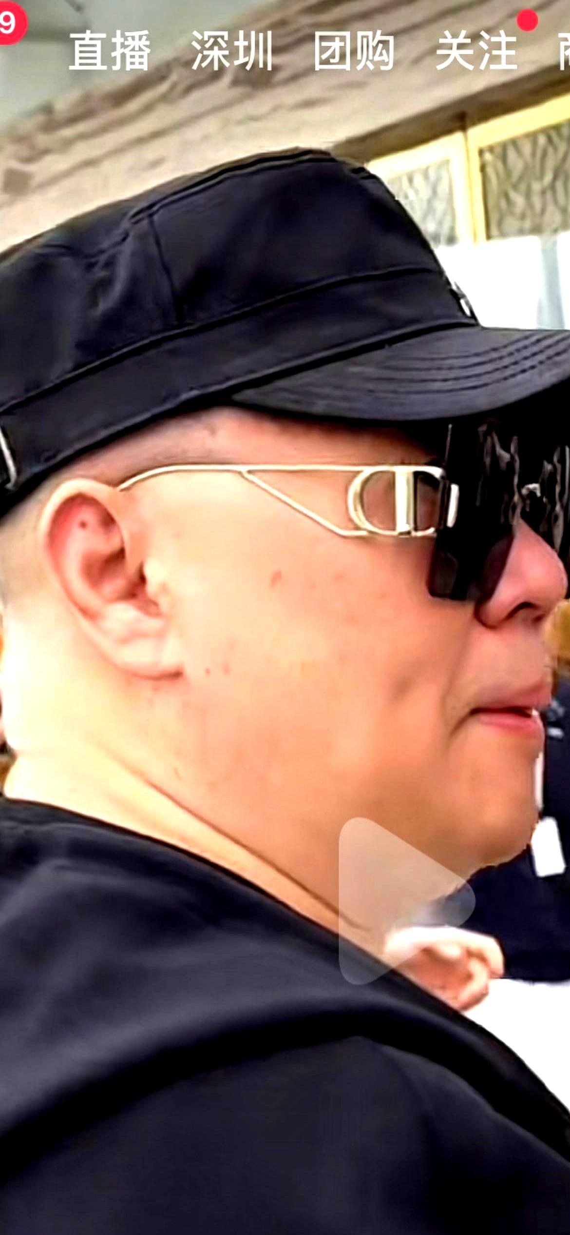 很多人一过四十，就觉得活着没劲了。看看最近郭德纲和于谦的同框照，或许能找到答