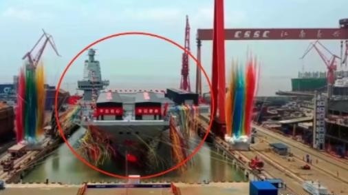 为什么福建舰这么久还不服役？其实说白了，是因为福建舰的技术问题，没办法直接服役。一艘八万余吨级航母下