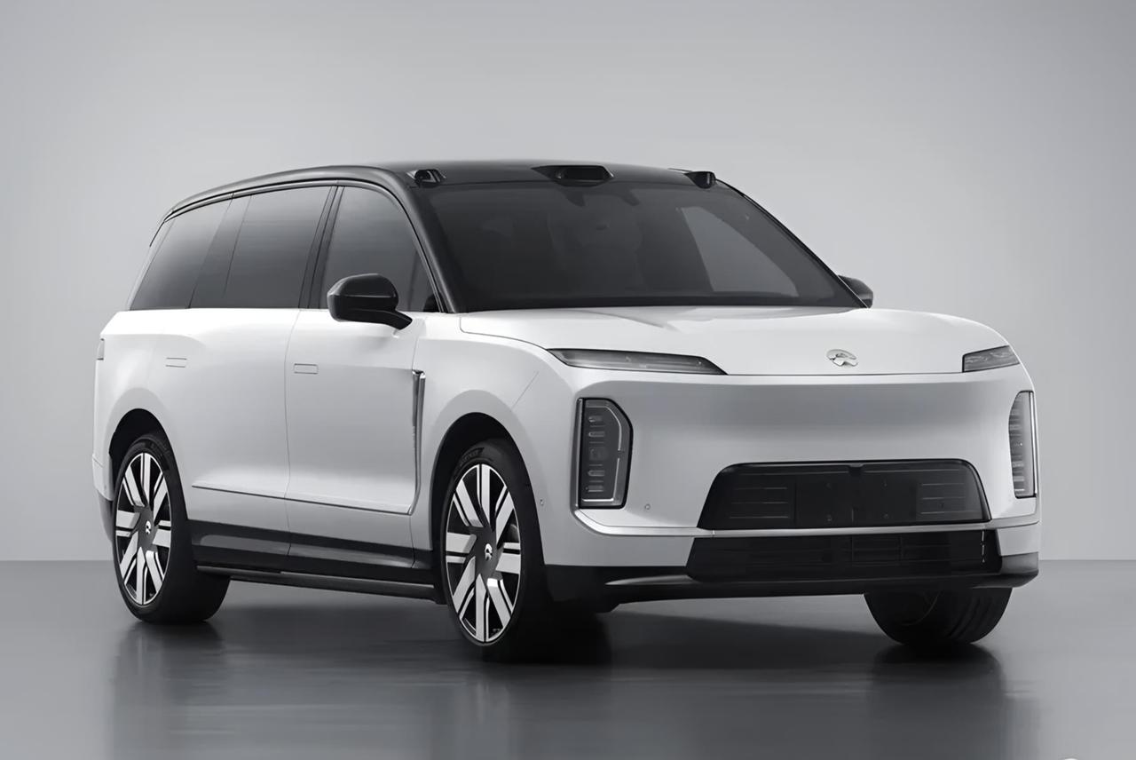 超级巨无霸，蔚来ES9来了。车身尺寸5365x2029x1870mm，轴距3