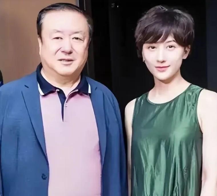 1994年，42岁的尤小刚为了温柔的乌倩倩，和原配妻子田歌离了婚。16年后，邬倩