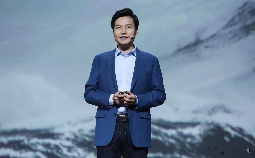 雷军说海报、PPT上加小字标注是行业常见惯例。如果把这种合规做法说成...