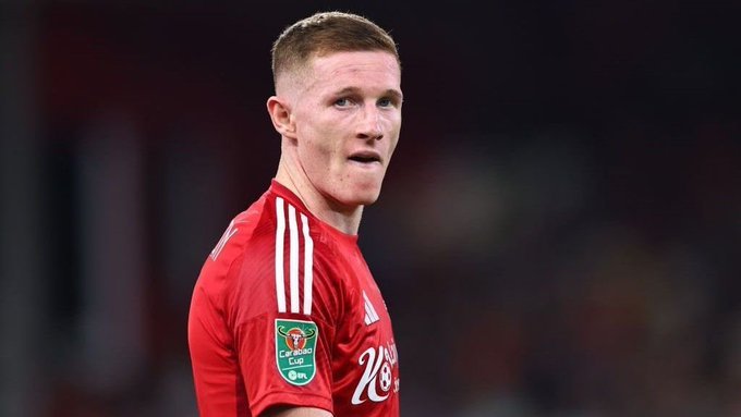 泰晤士报曼联跟队PaulHirst曼联正在密切关注埃利奥特安德森的发展，可能在