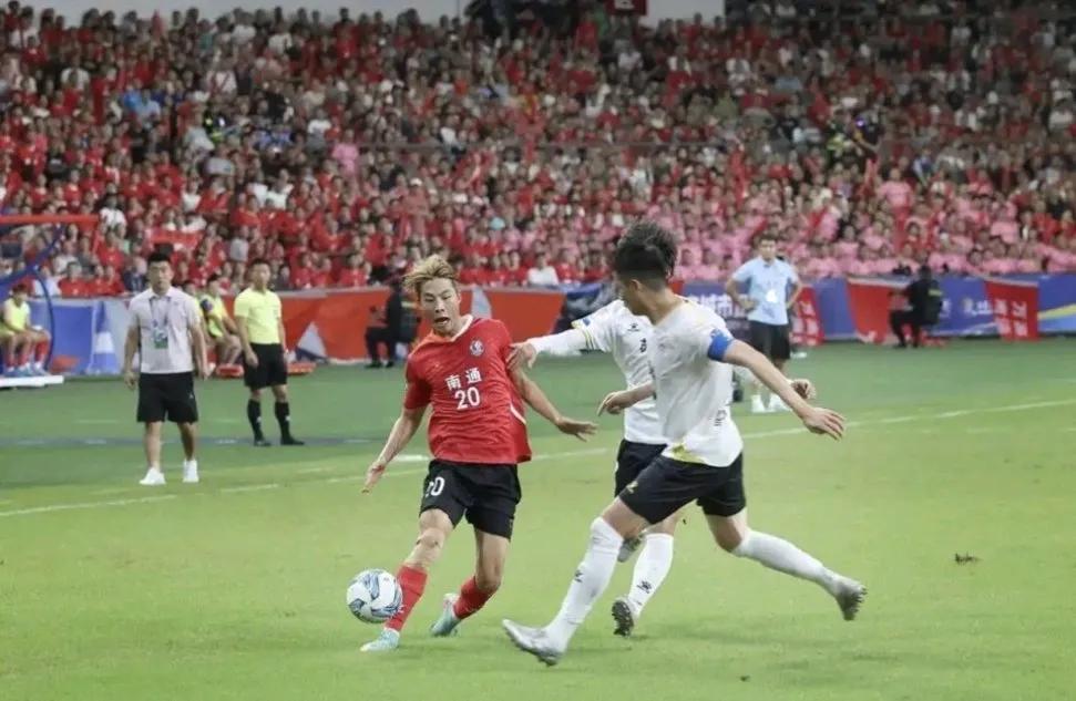 韩媒：中国足球屡战屡败，足协却试图插手苏超想办法捞钱。韩国媒体《KCN新闻》
