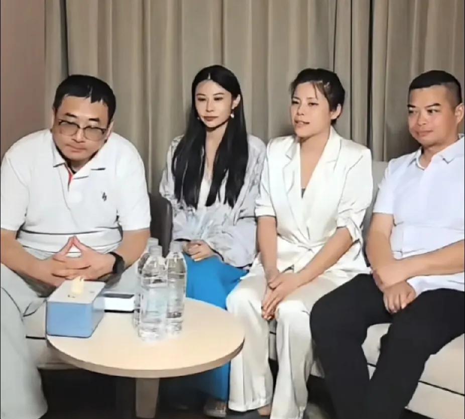 姚家妞妞景德镇专场，带的不光是货，更是气势，姚家妞妞景德镇陶瓷专场，不光是带货