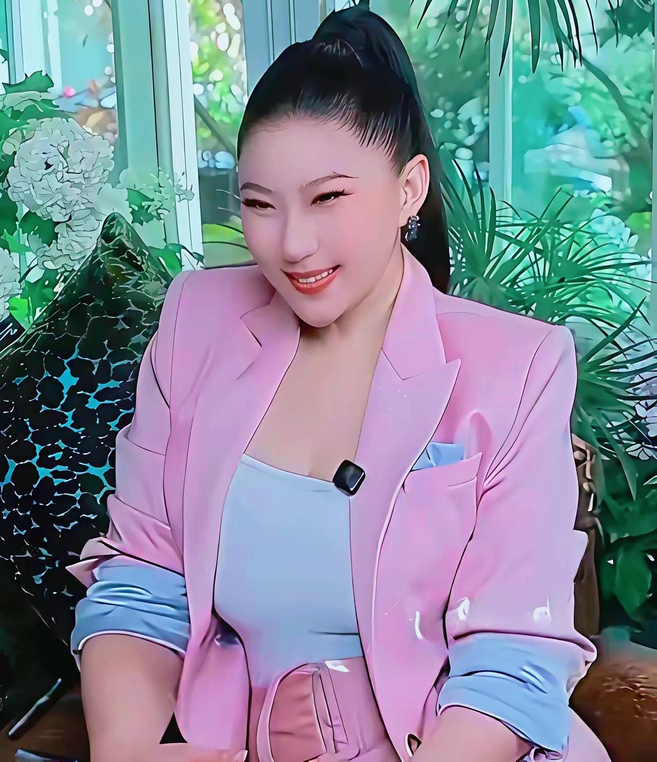 多读书真的有用，​不信你看谢贤前女友Coco，​高中毕业后没有上大学，​反