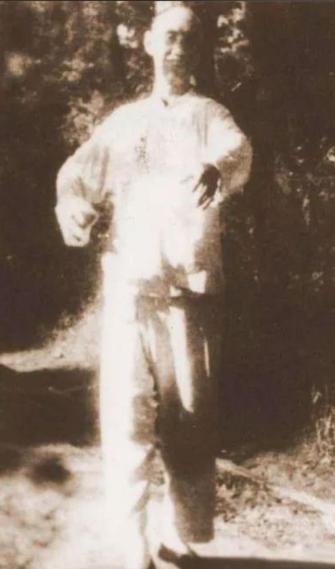 郭云深是近代形意拳大师，他的徒弟里出了不少武林高手，其中王芗斋不仅深得师父真传，