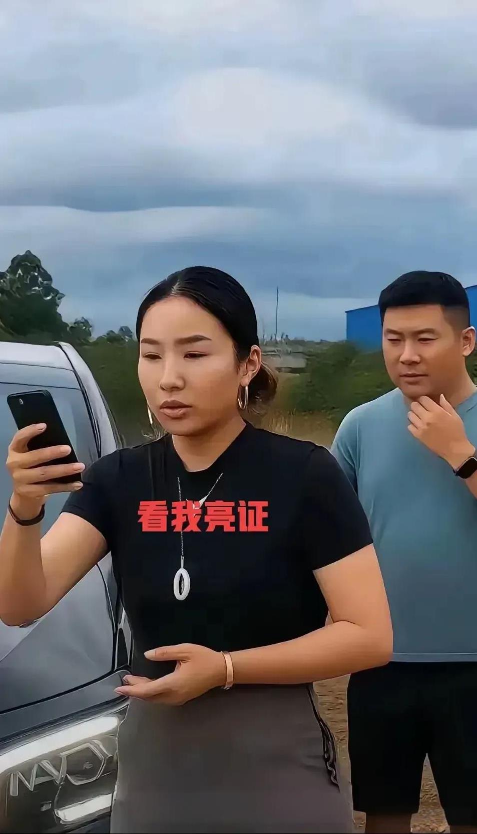 #奔驰“亮证姐”身份已查清#”亮证姐”的身份，官方公布的初步调查情况，根本没有查