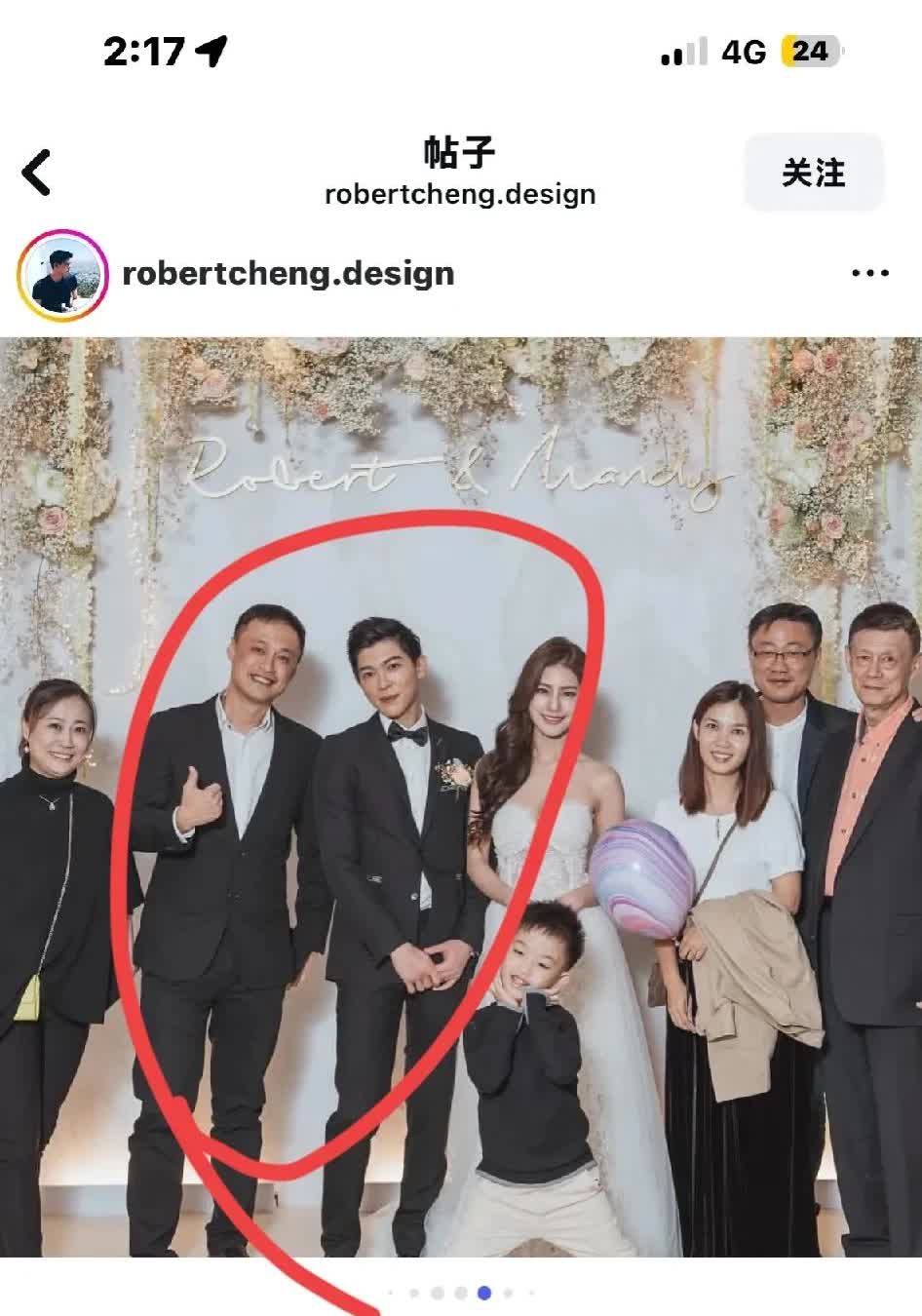 这是马筱梅第一次结婚的照片，你们猜我发现了啥？照片里，马筱梅打扮地光鲜亮
