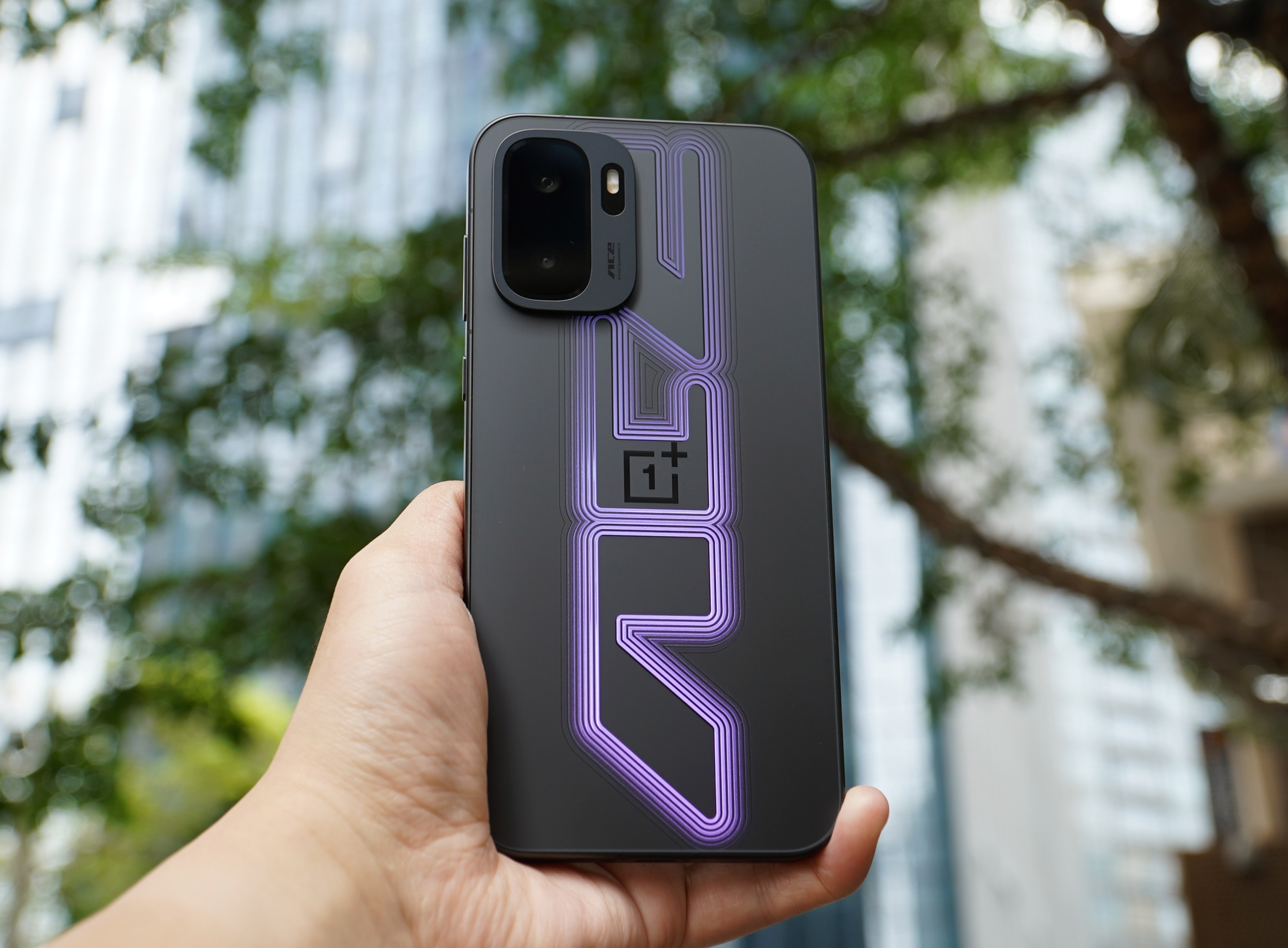 子弹兄的一加Ace6至尊版王牌觉醒和枪神游戏手柄的真机上手图，今晚七点就要发布了