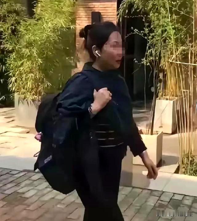 山西临江，一位48岁的已婚男子看上单位里25岁的女同事，两个人眉来眼去很快就搞到