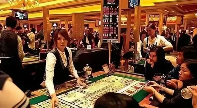 澳门赌场有个耐人寻味的现象：要是你运气好赢了2000万，想揣钱走人，赌场大门敞开