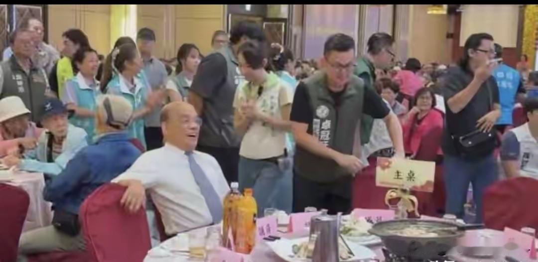 苏贞昌的闹场反而让李四川气势大胜！这也让大家看到，为什么苏巧慧一直不邀请苏贞昌为