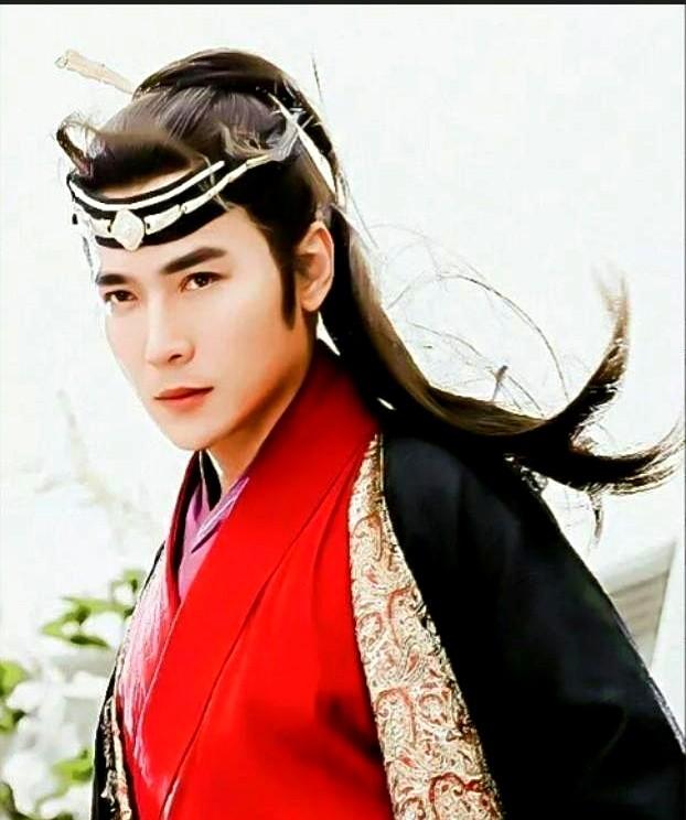 1998年，焦恩俊怕赔偿1000万的违约金。这事儿其实是古龙干女儿杨钧钧自掏3