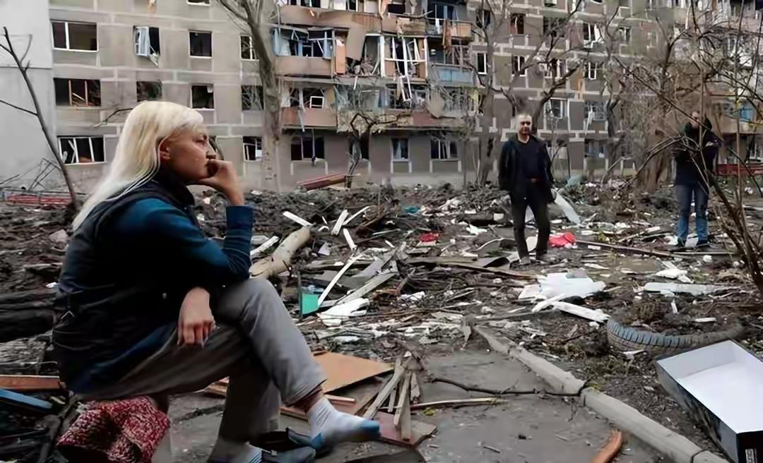 2020年初，美国在巴格达机场空袭打死了伊朗将领苏莱曼尼，伊朗马上反击，向伊拉克