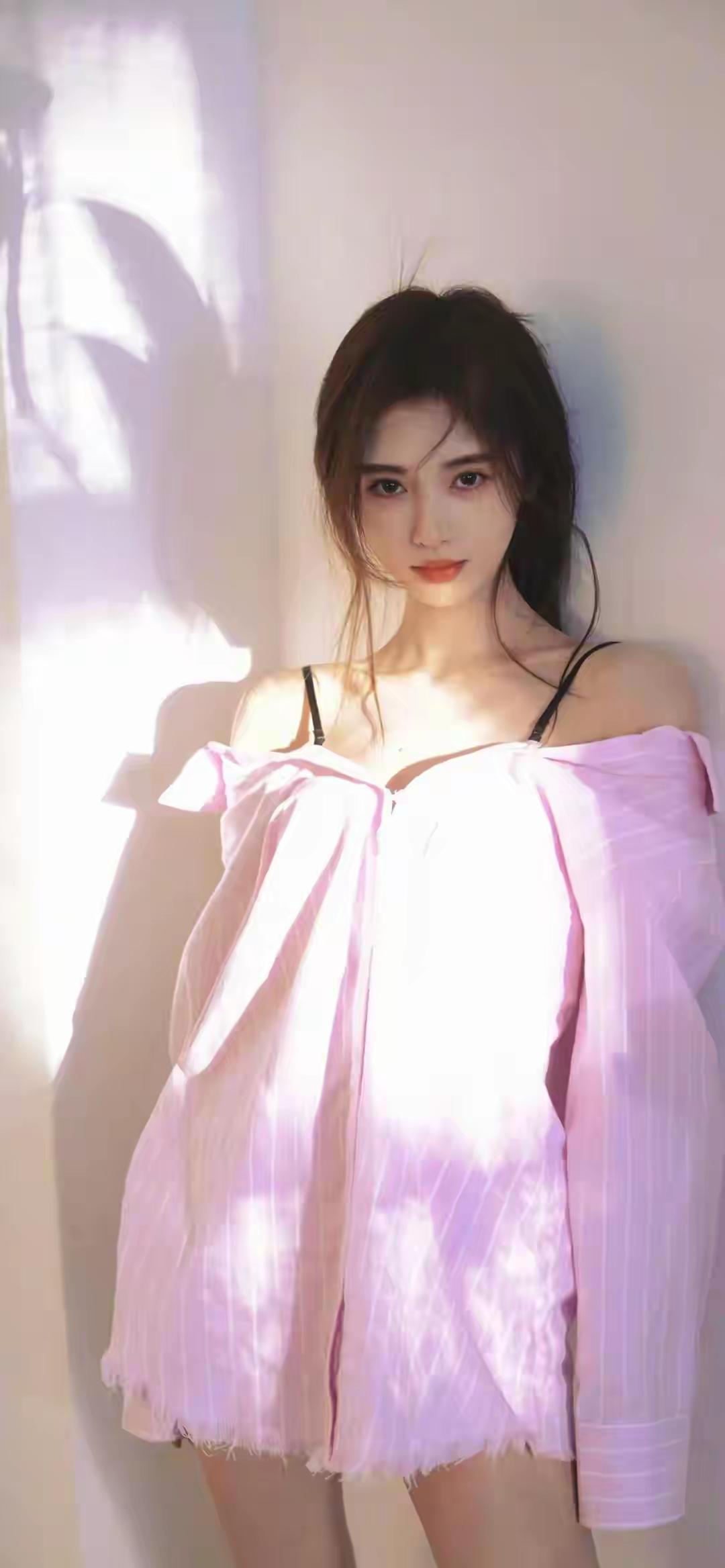 鞠婧祎看《给阿嬷的情书》写时代回望