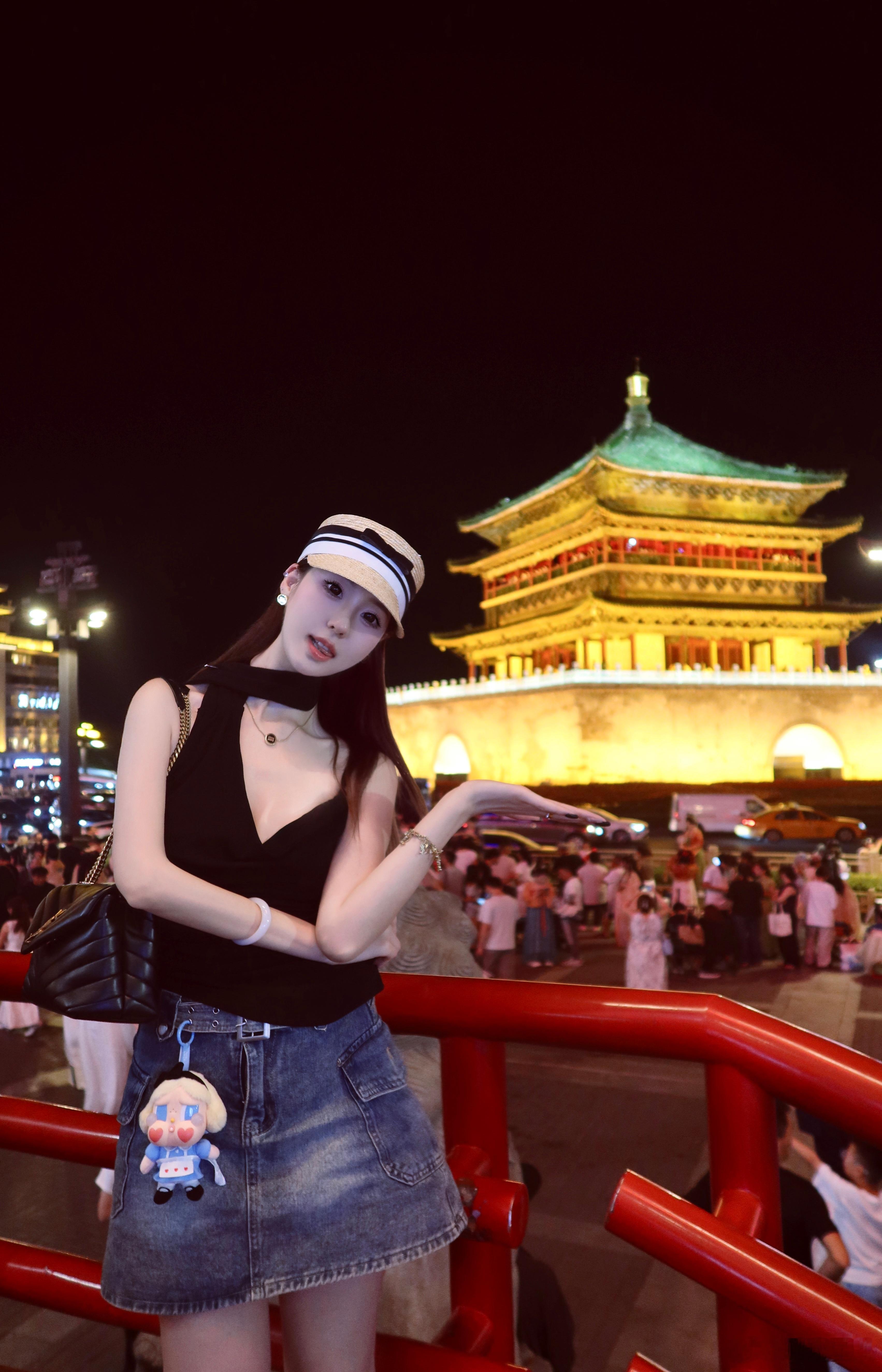 西安特产——钟楼😂去西安一趟总要来钟楼打卡的哈哈~西安钟楼​​​