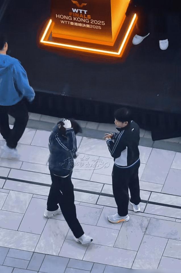 谁能想到，赛场上大杀四方的世界第一混双，私下里竟然是这种画风？明明年纪比孙颖莎