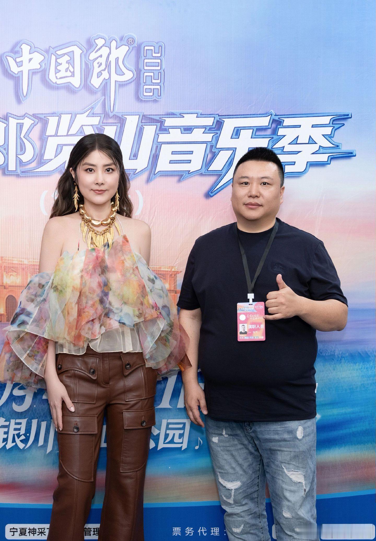 看了最近网友路拍镜头下的陈慧琳，感觉跟她18年前结婚时没啥变化Kelly真是抗老