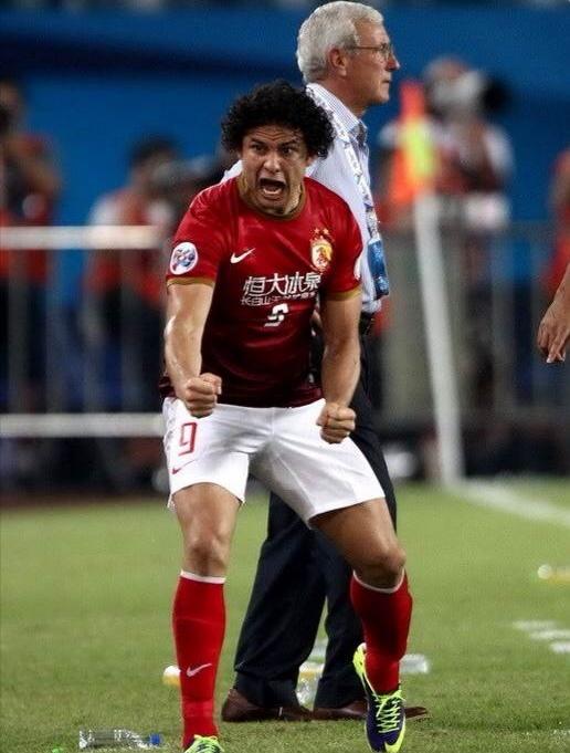 广州恒大时期的那些胸前广告你还记得多少？广州恒大时期的球衣胸前广告包括恒大、恒