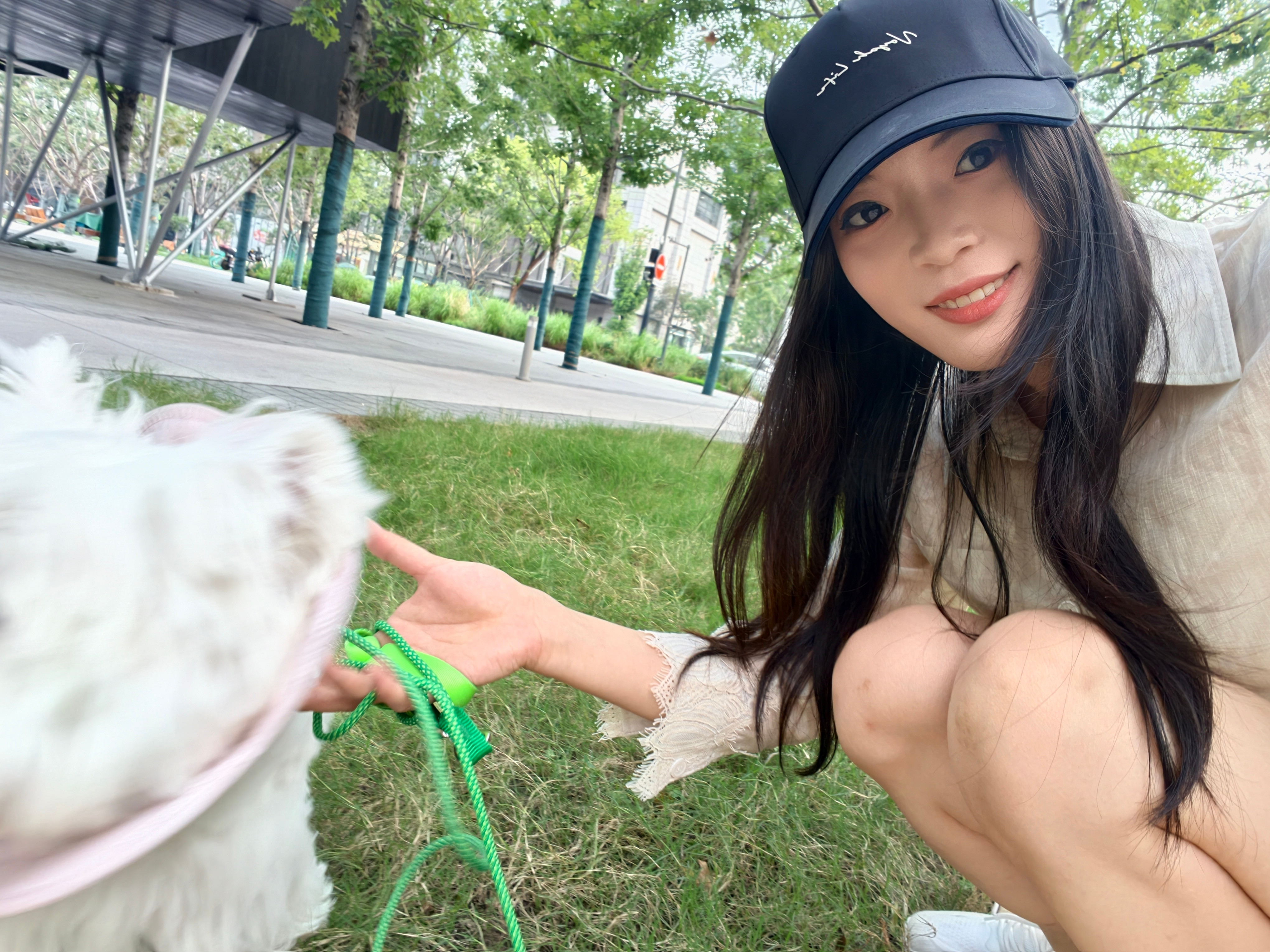 只想撒欢，不配合我拍照的小狗