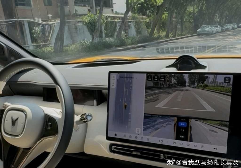 趁着轮休，终于到店试驾岚图追光 S 了！实车颜值比网图能打太多，亮眼配...