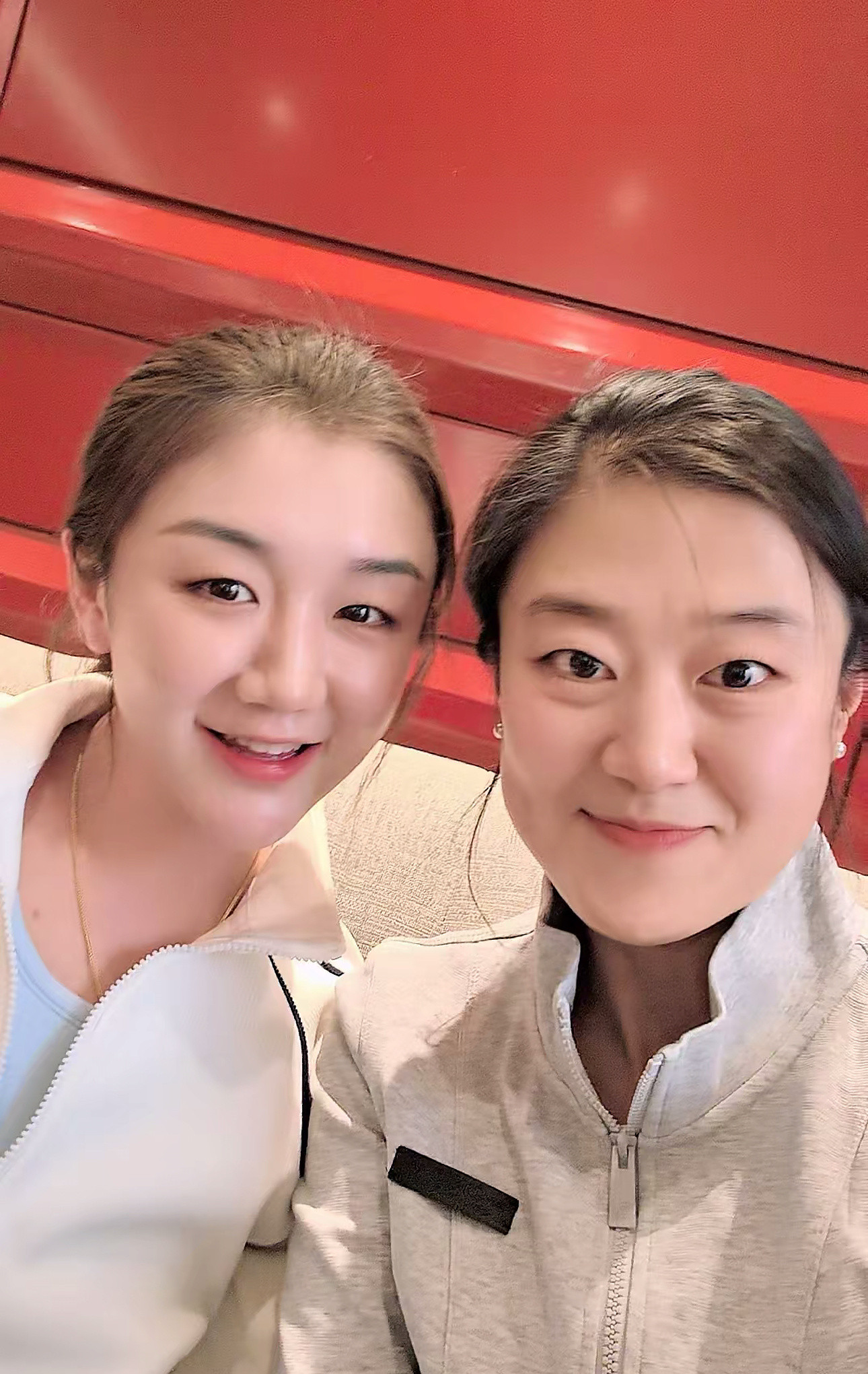 家妻怎么能丢下我一个人去敬各位来宾的酒啊脸都喝红了陈梦回应是否参加洛杉矶奥运