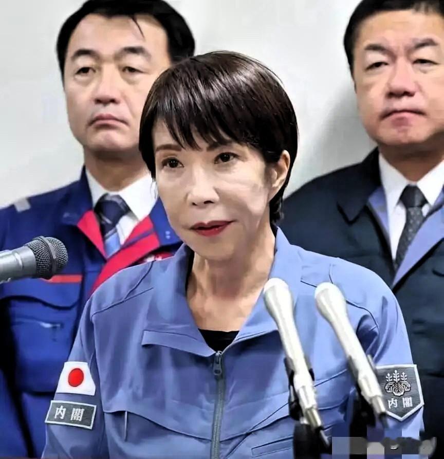 日本偷买俄罗斯石油！5月2日，一艘满载俄罗斯原油的油轮抵达日本港口。日本经济产
