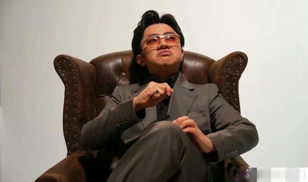 王祖蓝，梁朝伟同款造型，差距过于明显