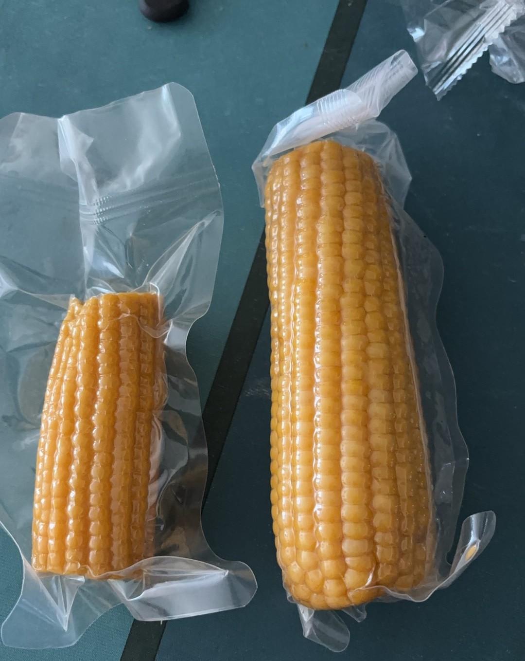 大家说，这样的玉米哟应不应该退货？当时在浏览直播间，看到一个卖黏玉米的，感觉颜